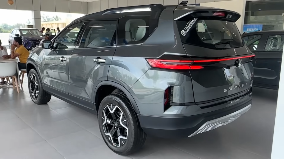 2025 Tata Safari Classic 2025 Tata Safari Classic