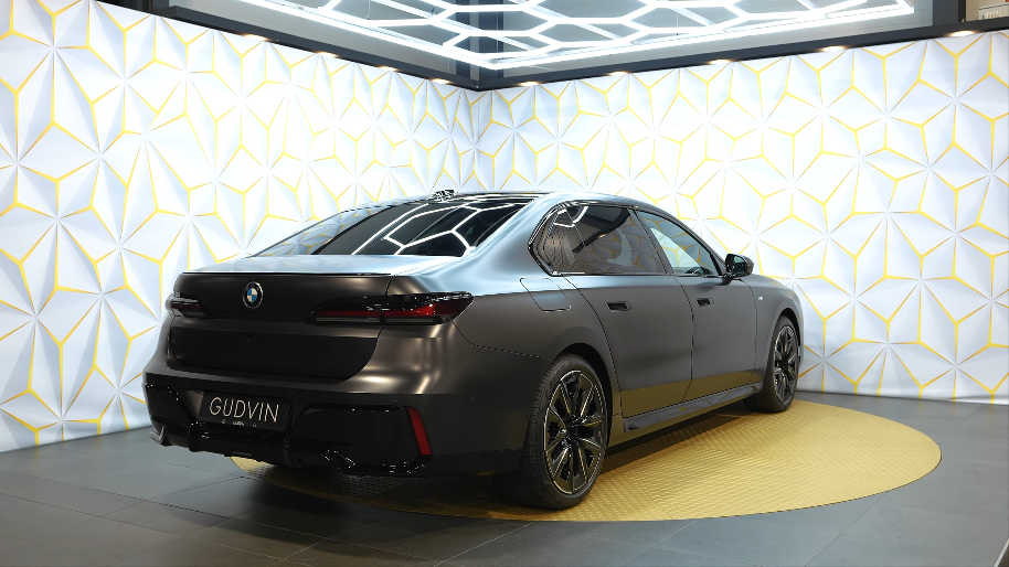 Car Review TV The 2025 BMW 7 Series is the Ultimate Luxury Car – Not Electric Zx9Cn3WakpE 914x514 2m14s BMW 7 Series