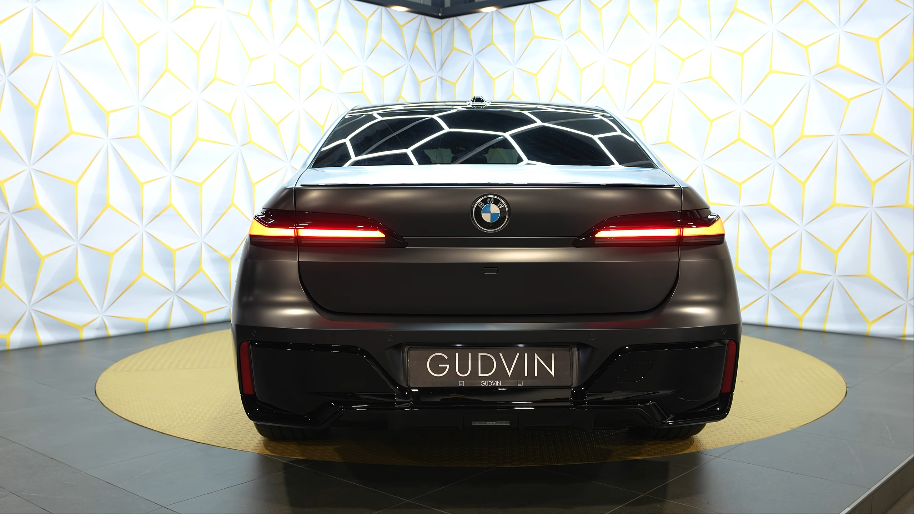 Car Review TV The 2025 BMW 7 Series is the Ultimate Luxury Car – Not Electric Zx9Cn3WakpE 914x514 2m27s BMW 7 Series