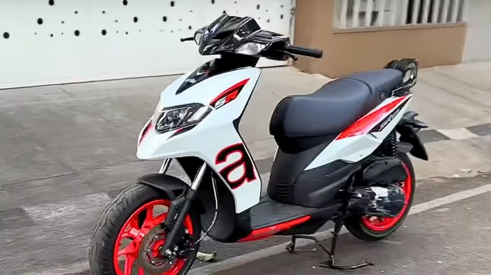 Aprilia SR 175 front static2 Aprilia SR 175 front static2